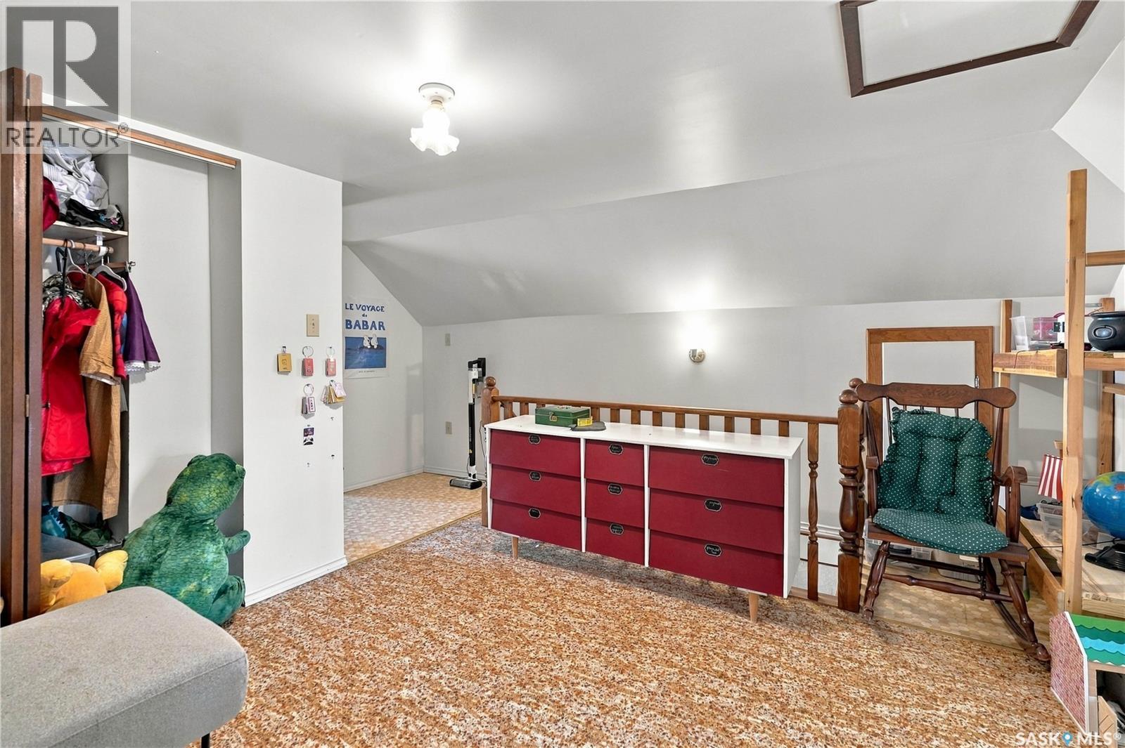 250 3rd AVENUE E - 17