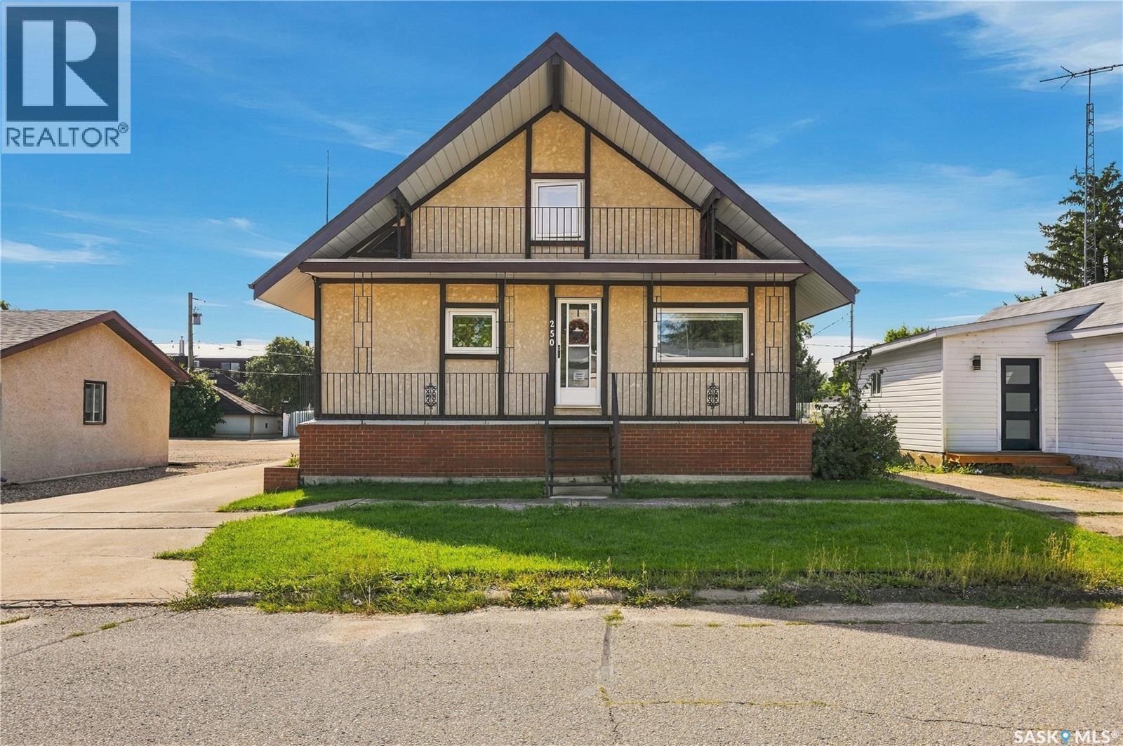 250 3rd AVENUE E - 2