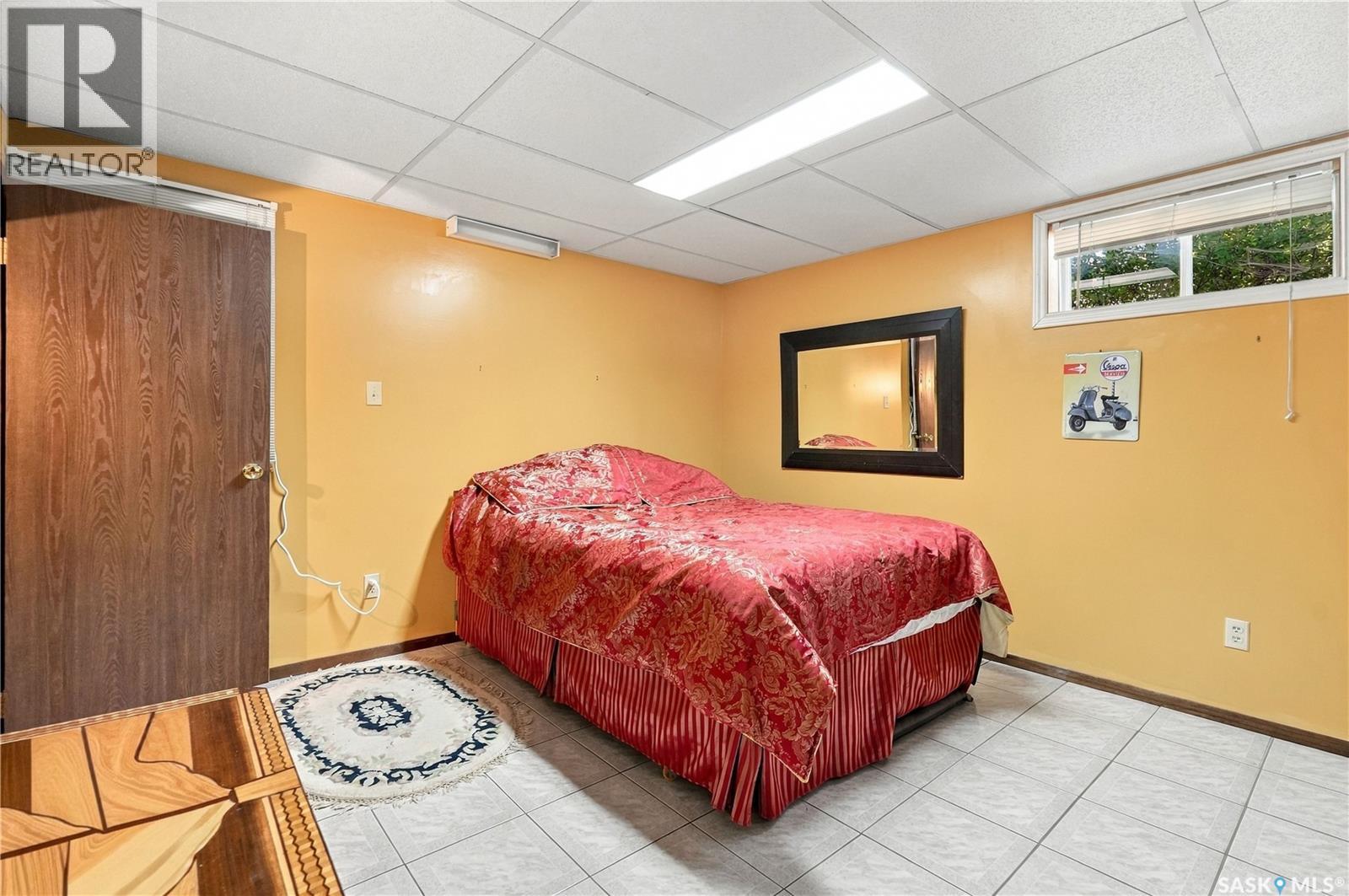 250 3rd AVENUE E - Image 32