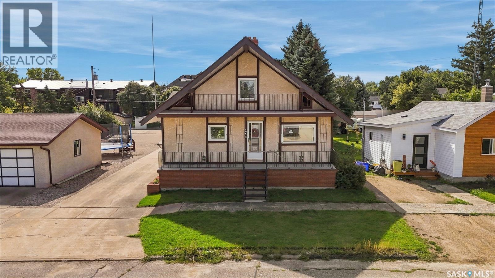 250 3rd AVENUE E - 52