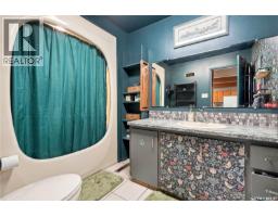 250 3rd Avenue E, Gravelbourg, SK S0H1X0 Photo 23