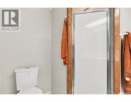 250 3rd Avenue E, Gravelbourg, SK S0H1X0 Photo 35