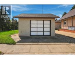 250 3rd Avenue E, Gravelbourg, SK S0H1X0 Photo 51