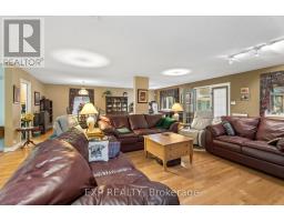 Living room - 8 - 152 Dufferin Avenue, Brantford, ON N3T4R3 Photo 9