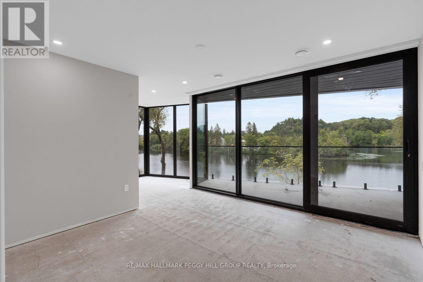 #201 32 Brunel Road, Huntsville, Ontario, P1H1P5, Huntsville, Ontario — photo 4 of 5