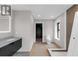 201 - 32 Brunel Road, Huntsville, ON P1H1P5 Photo 6