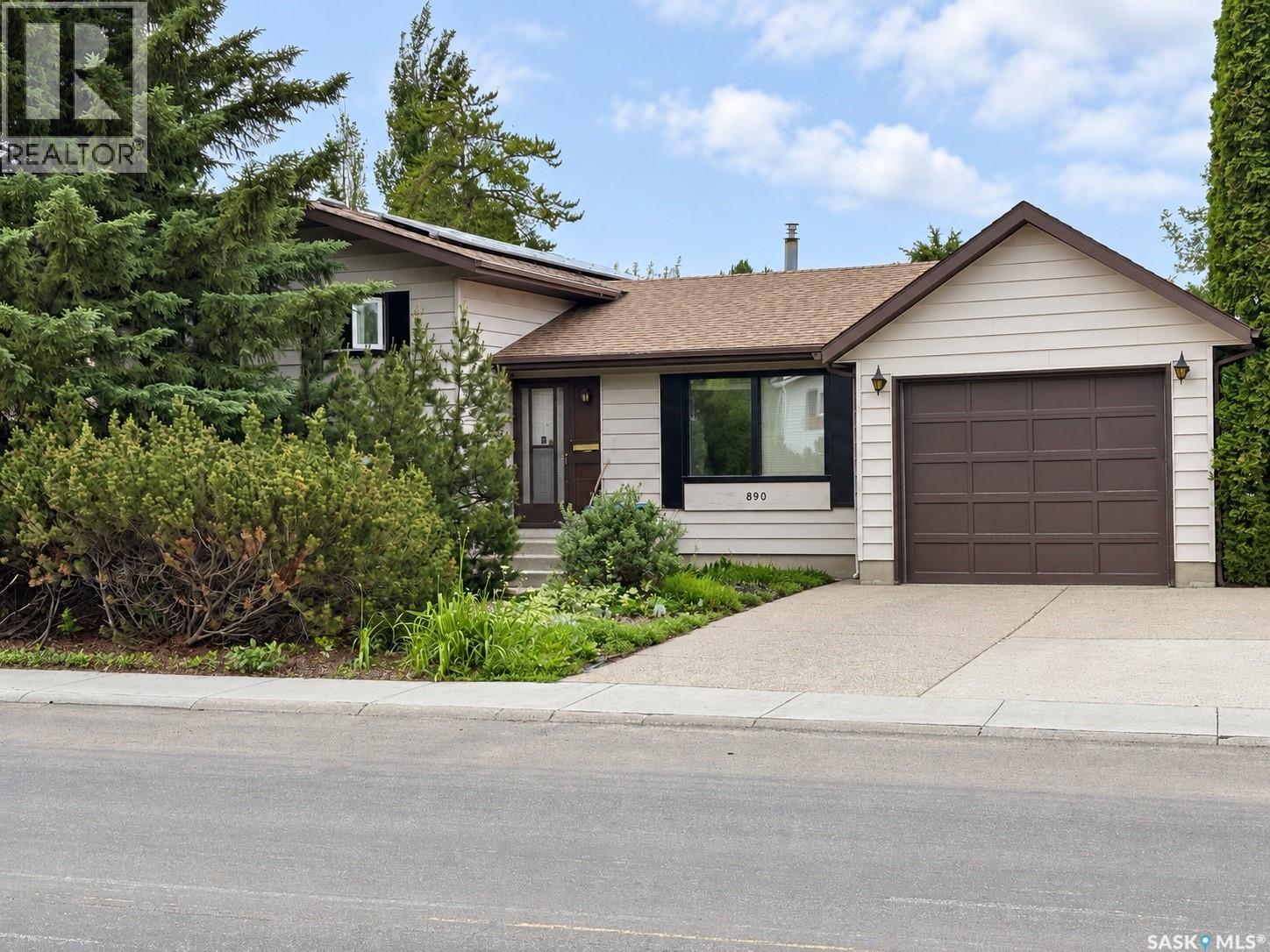 890 Kingsmere BOULEVARD, Saskatoon Saskatchewan — photo 2