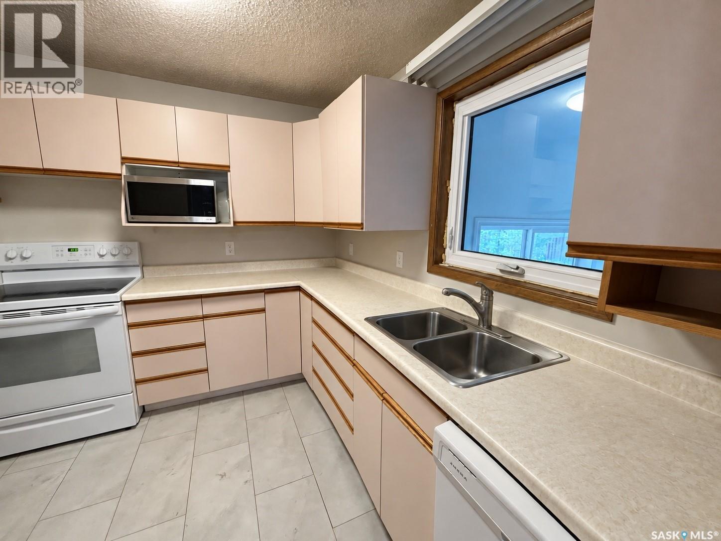 890 Kingsmere BOULEVARD, Saskatoon Saskatchewan — photo 8