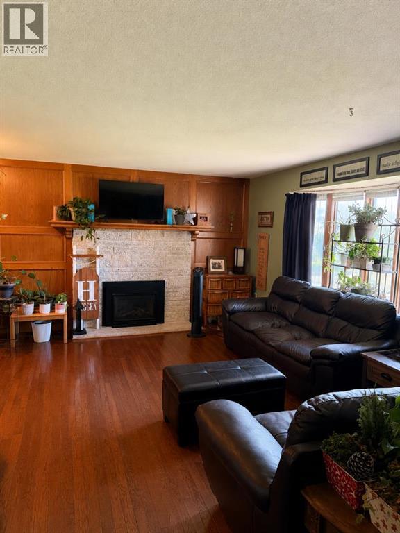 5204 51 Avenue - 3