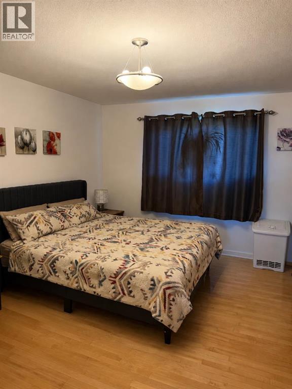 5204 51 Avenue - 9