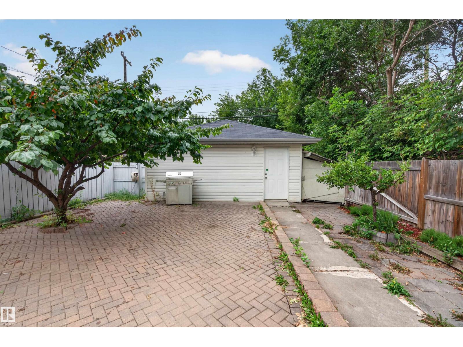 11910 93 ST NW - 40