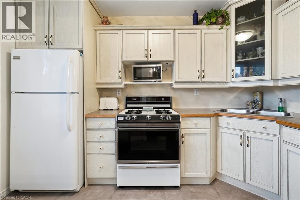 #70 643 WOODWARD Avenue - Image 16