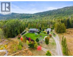 Full bathroom - 5089a Cedar Hill Road, Falkland, BC V0E1W0 Photo 6