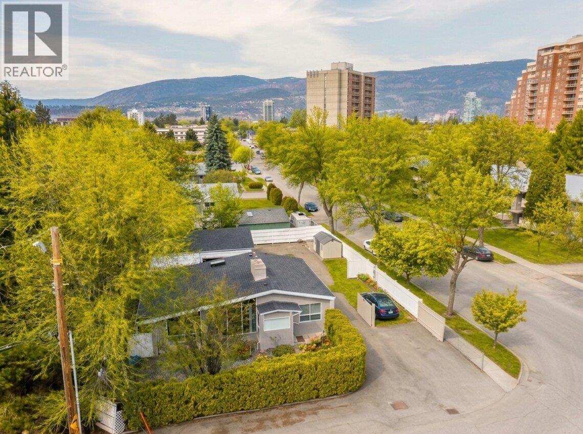  1201 Kelglen Crescent, Kelowna