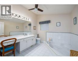 1201 Kelglen Crescent, Kelowna, BC V1Y6K4 Photo 13