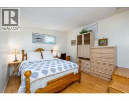 1201 Kelglen Crescent, Kelowna, BC V1Y6K4 Photo 15