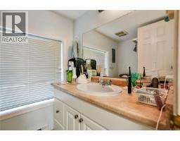 Bedroom - 877 Admirals Rd, Esquimalt, BC V9A2P1 Photo 11