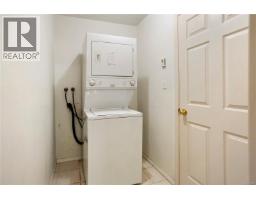 Bathroom - 877 Admirals Rd, Esquimalt, BC V9A2P1 Photo 17