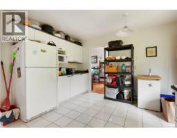 877 Admirals Rd, Esquimalt, BC V9A2P1 Photo 22