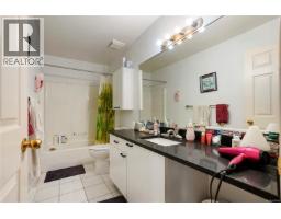877 Admirals Rd, Esquimalt, BC V9A2P1 Photo 23