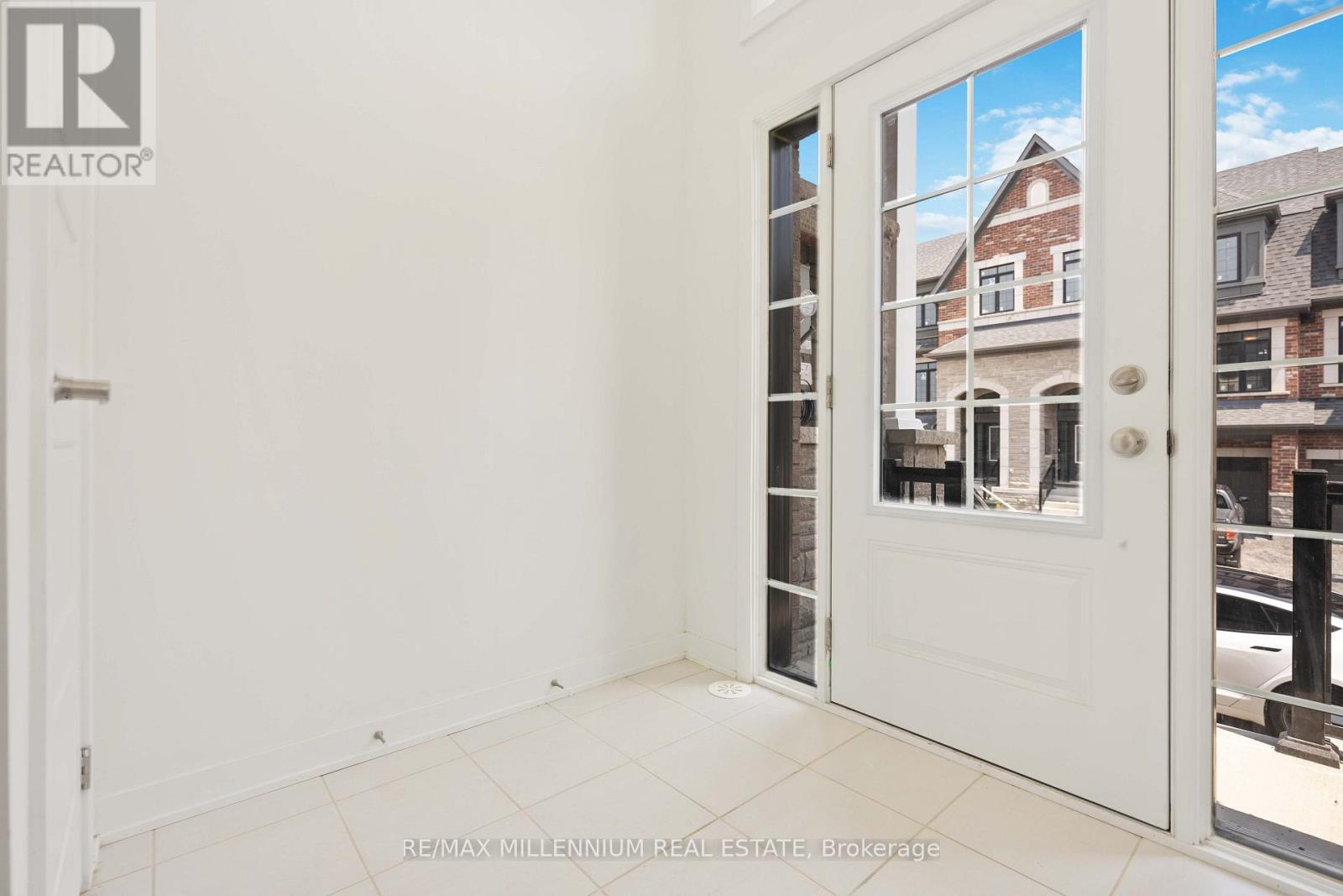 24 CALLOWAY WAY, Whitby (Downtown Whitby) — photo 7