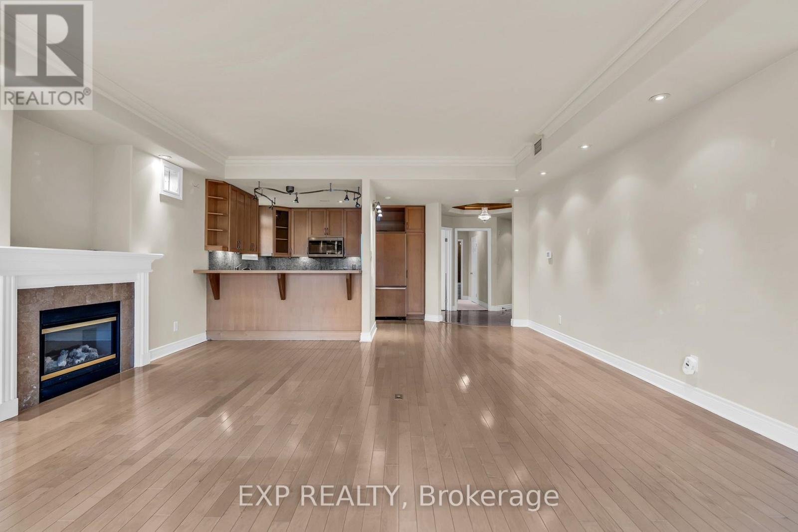 #307 10 BAY STREET E - Image 20
