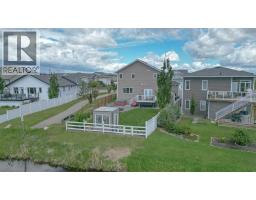 Primary Bedroom - 611 Robinson Avenue, Penhold, AB T0M1R0 Photo 8