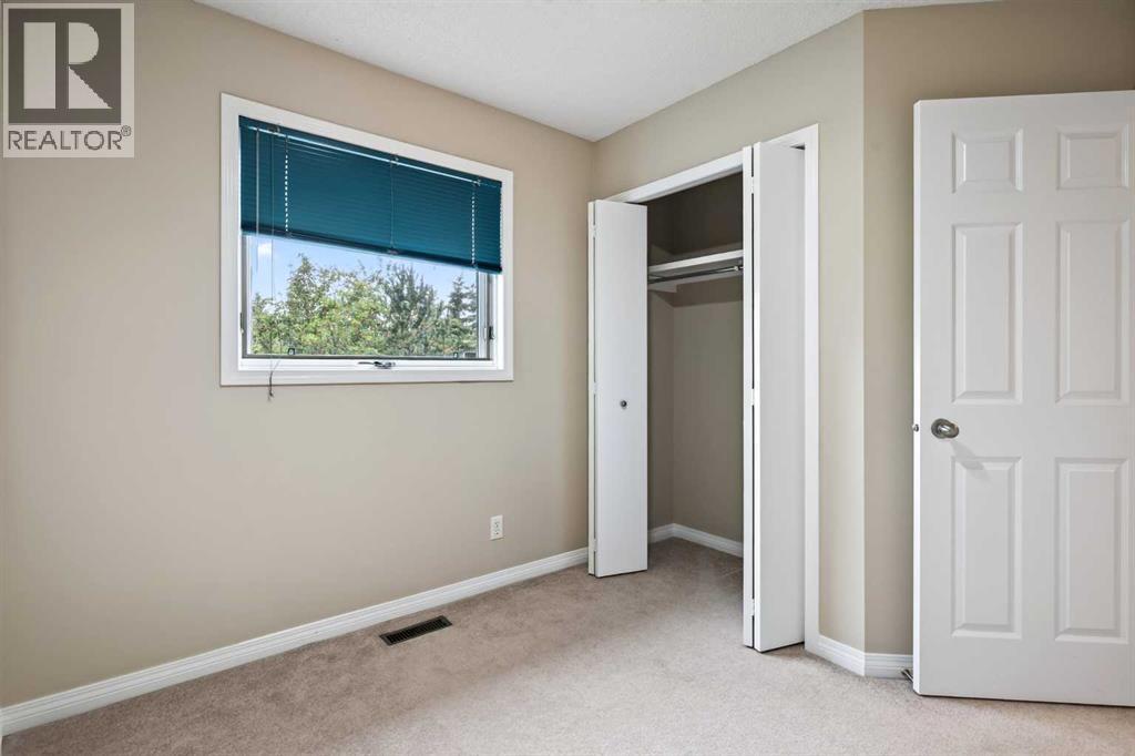 15 Sunridge Crescent NW - 35