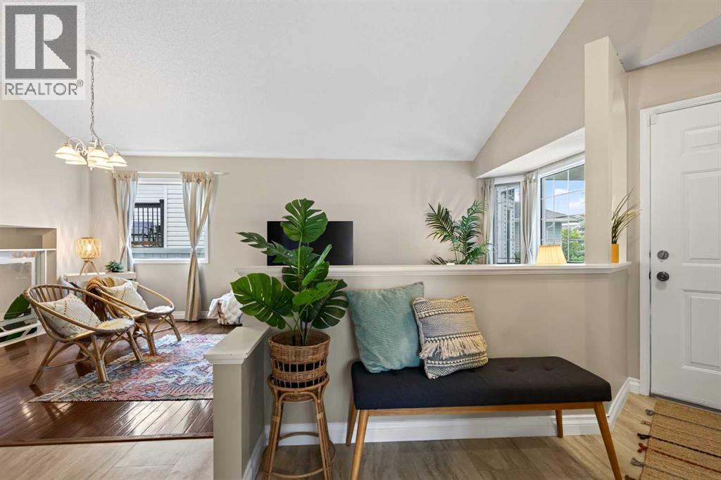 15 Sunridge Crescent NW - 15