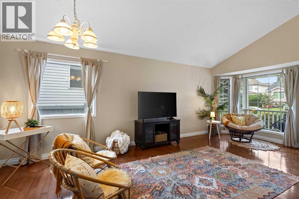15 Sunridge Crescent NW - 21