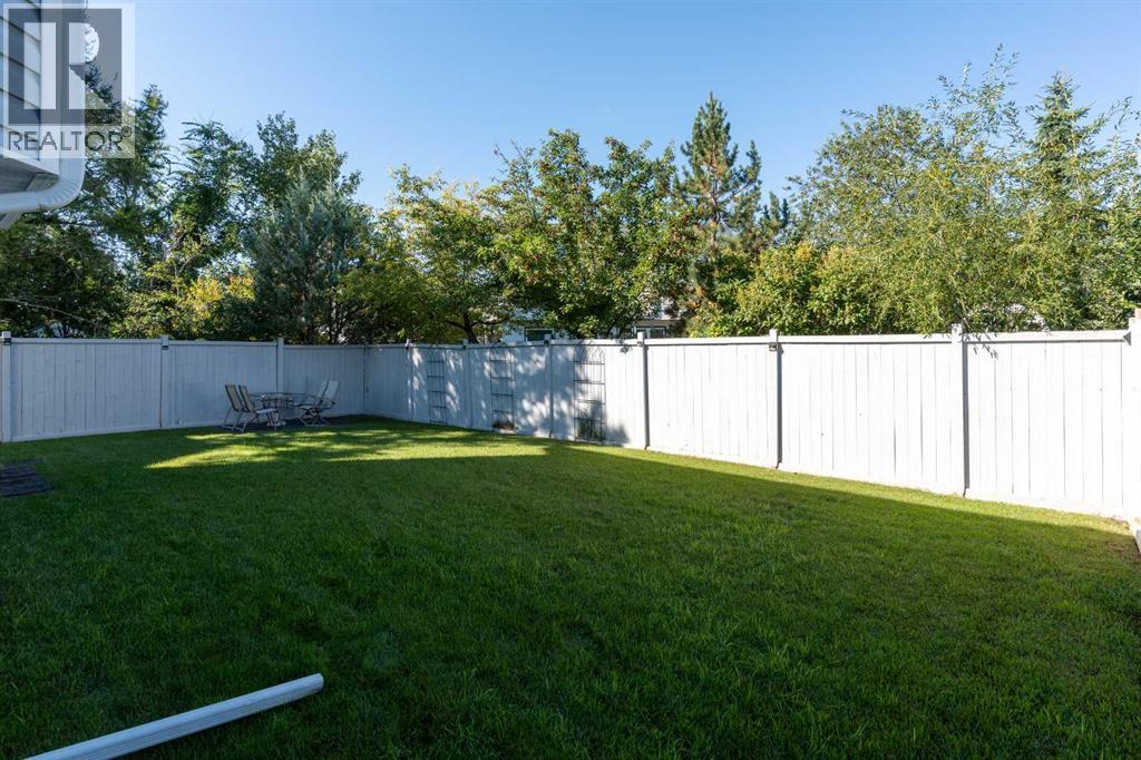 15 Sunridge Crescent NW - 47