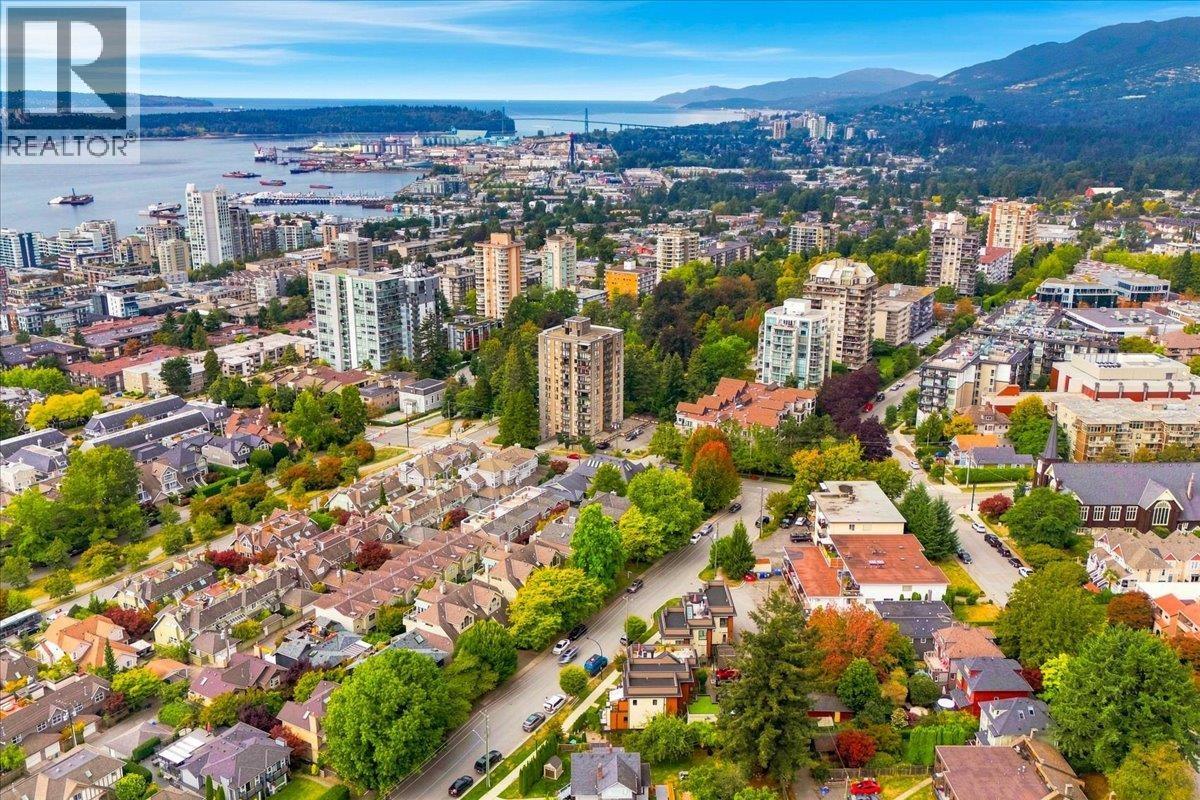226 E 8TH STREET, North Vancouver