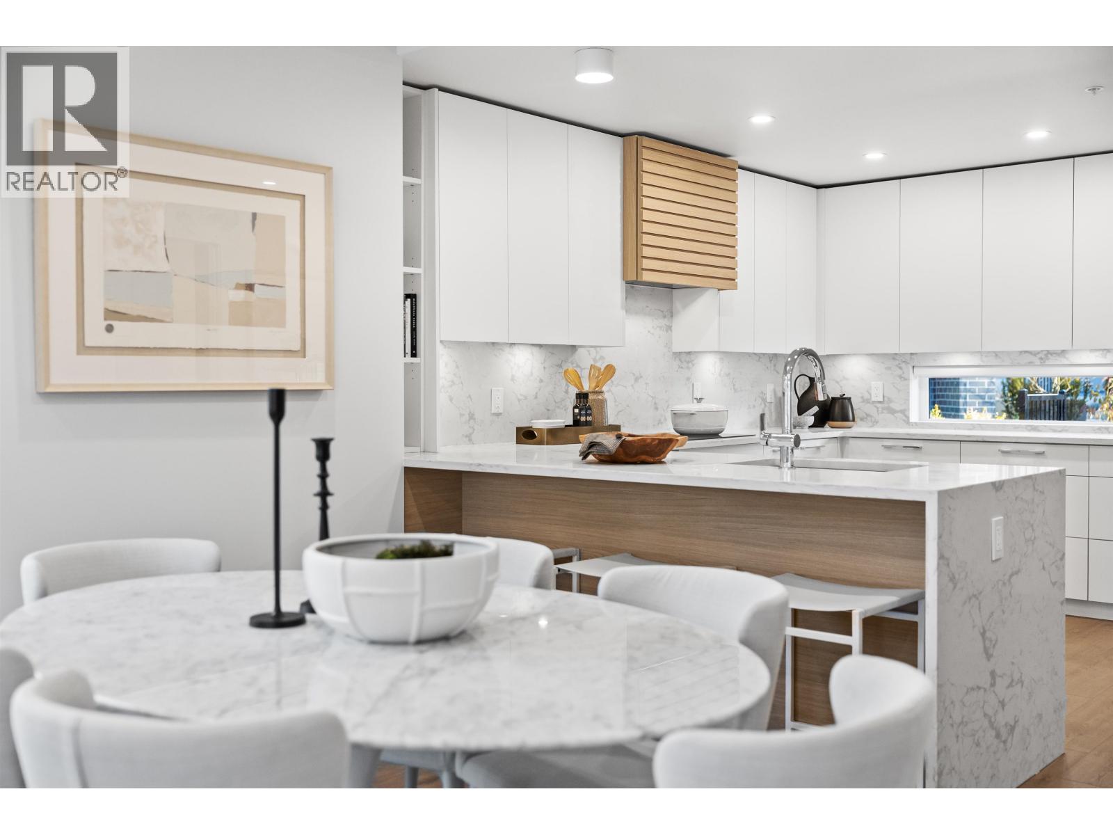 3140 WOODBINE DRIVE, North Vancouver