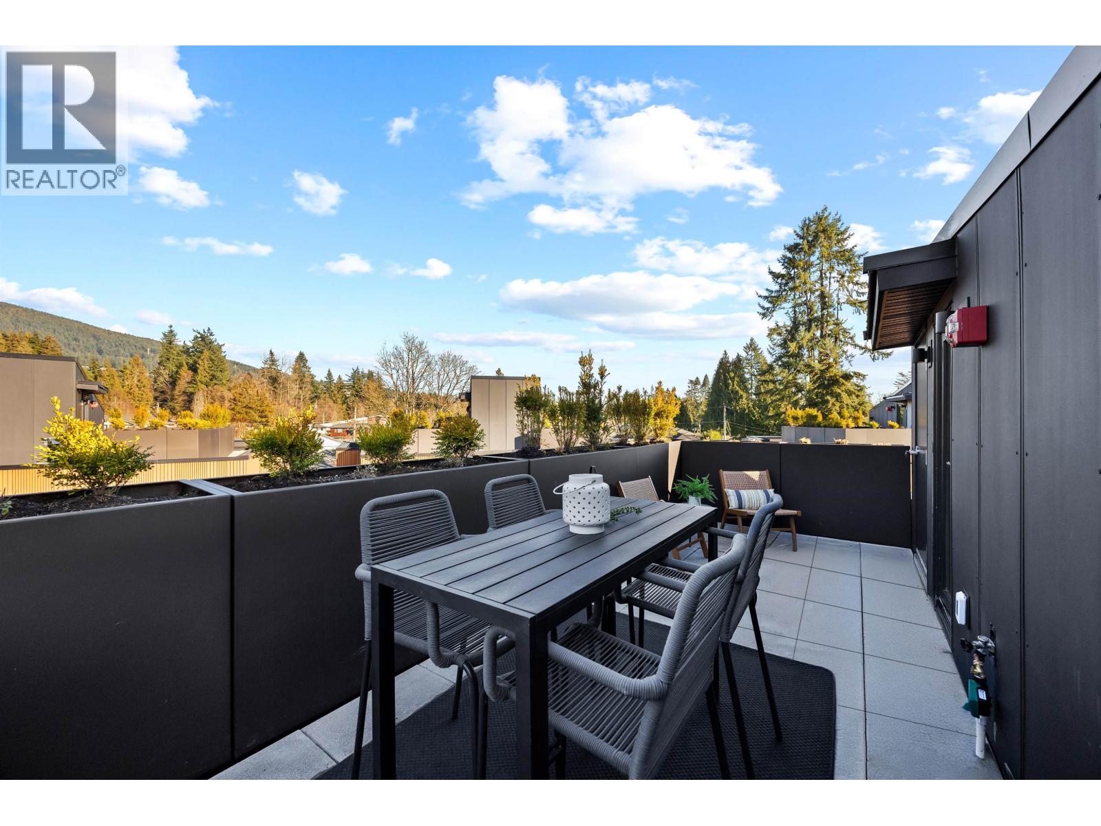 3140 WOODBINE DRIVE, North Vancouver