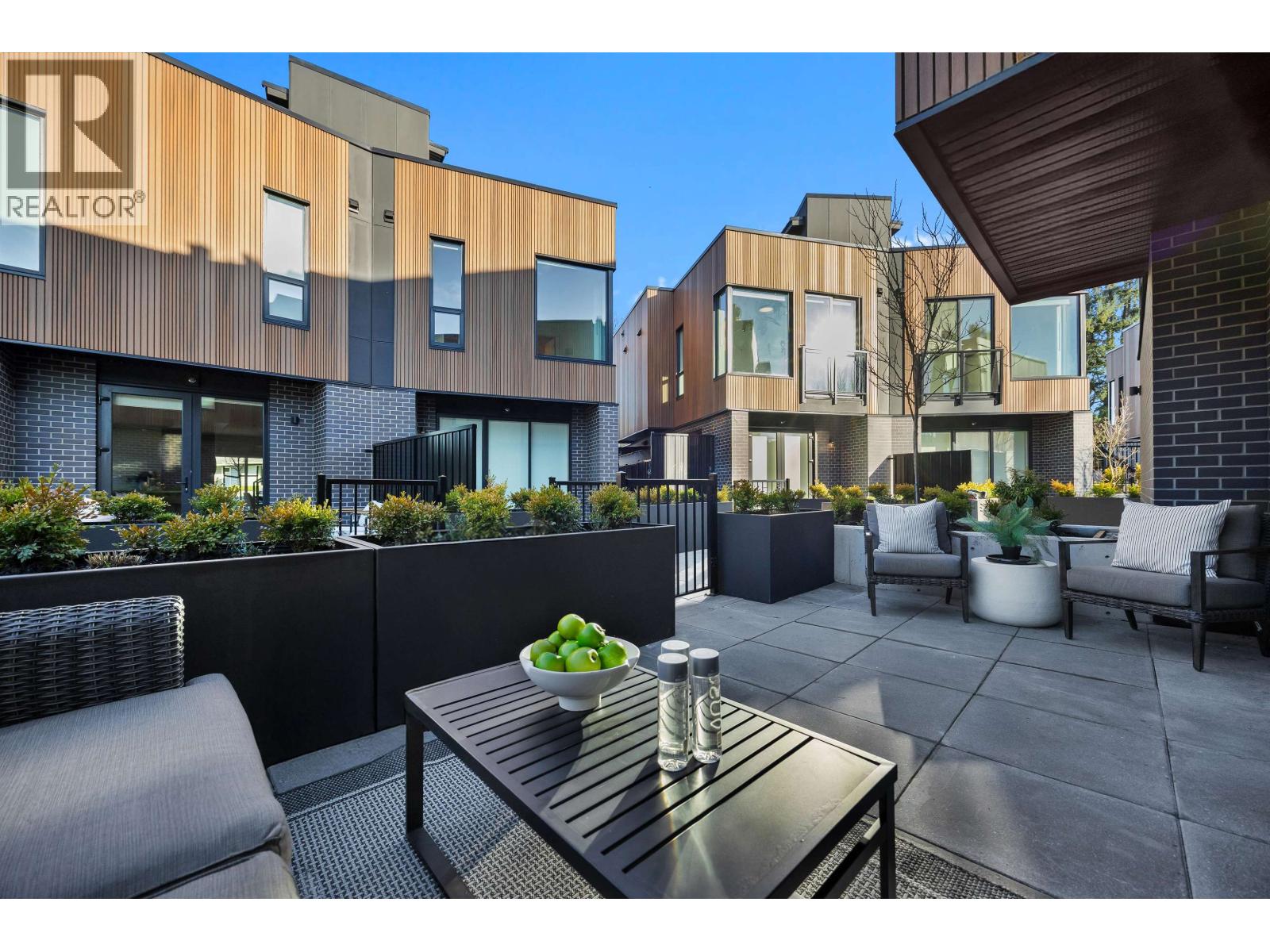 3140 WOODBINE DRIVE, North Vancouver