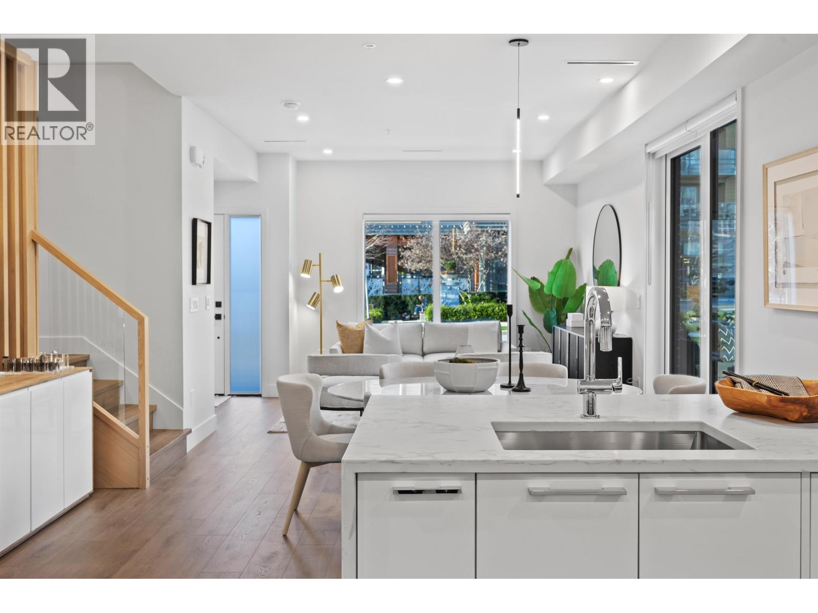 3140 WOODBINE DRIVE, North Vancouver