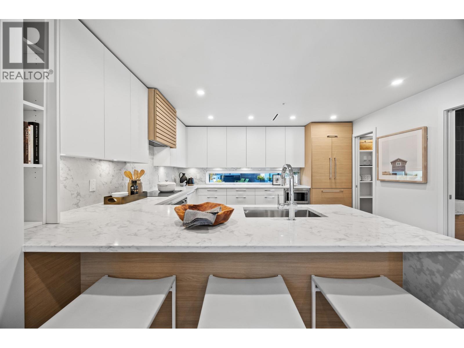 3140 WOODBINE DRIVE, North Vancouver