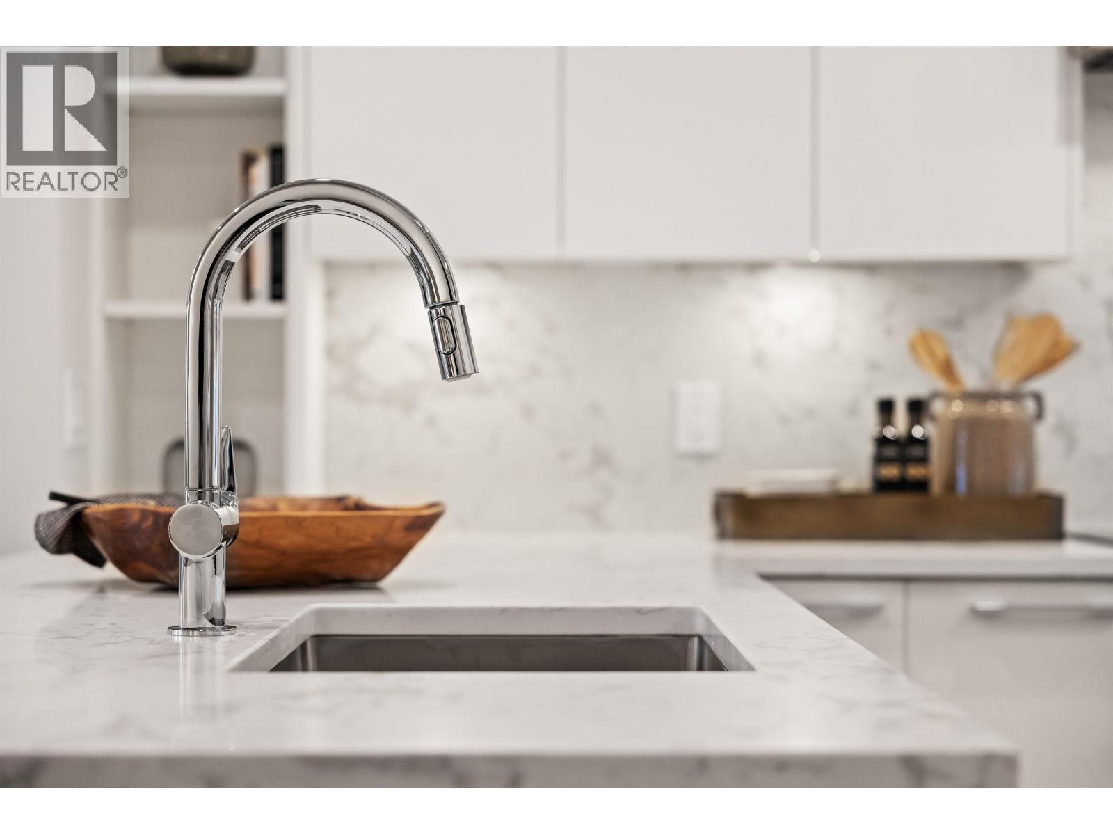 3140 WOODBINE DRIVE, North Vancouver