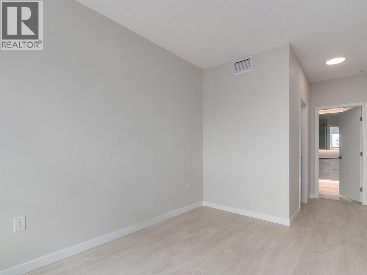 304 110 E 17TH STREET, North Vancouver - Image 1