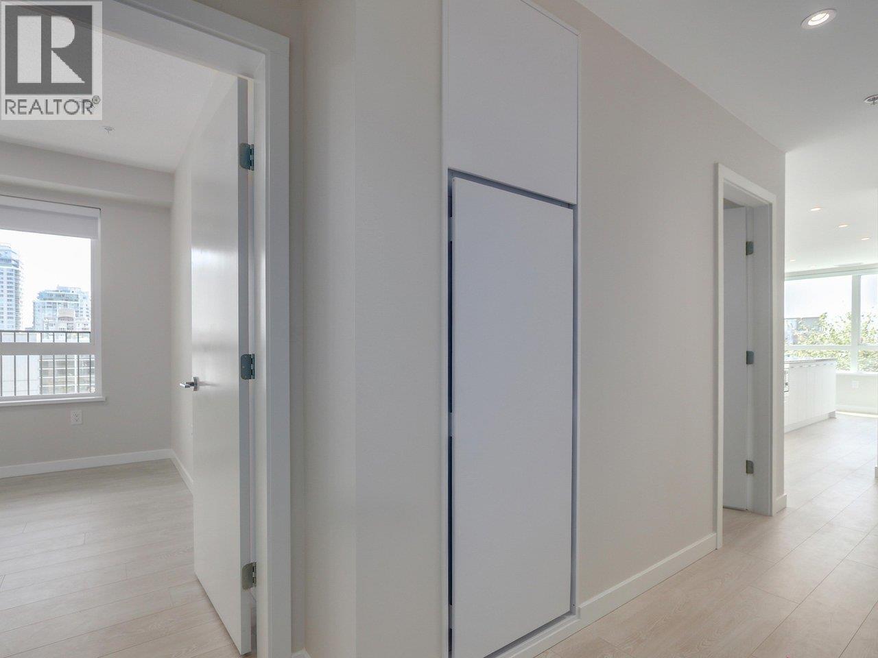 304 110 E 17TH STREET, North Vancouver - Image 1