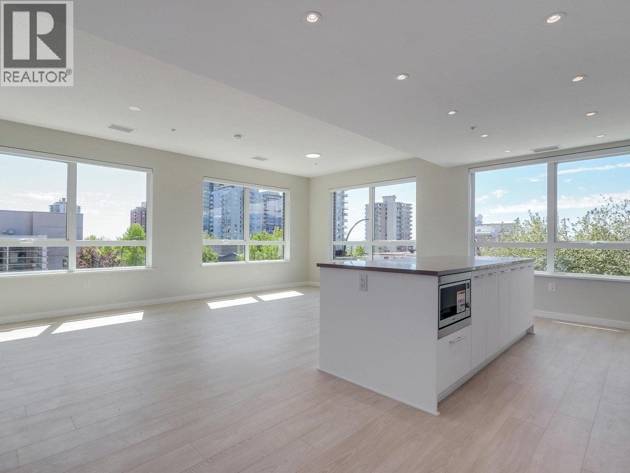 304 110 E 17TH STREET, North Vancouver - Image 1