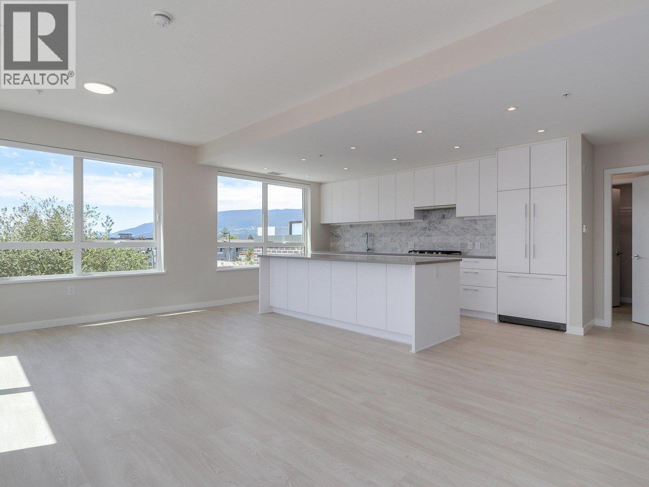 304 110 E 17TH STREET, North Vancouver - Image 1
