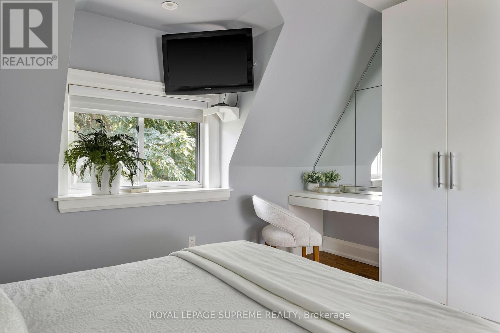 76 TYRREL AVENUE - 35