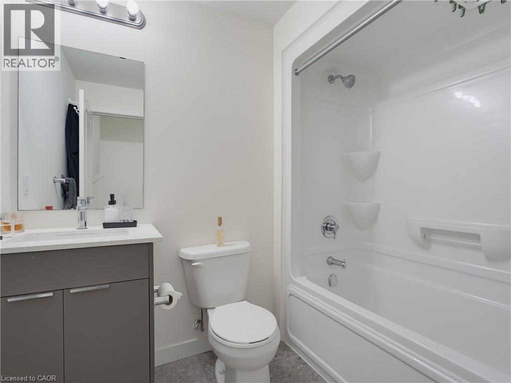 4 Bed, 4 Bath Townhouse for Rent in London – 1781 HENRICA Avenue Unit# 34, London - Image 10