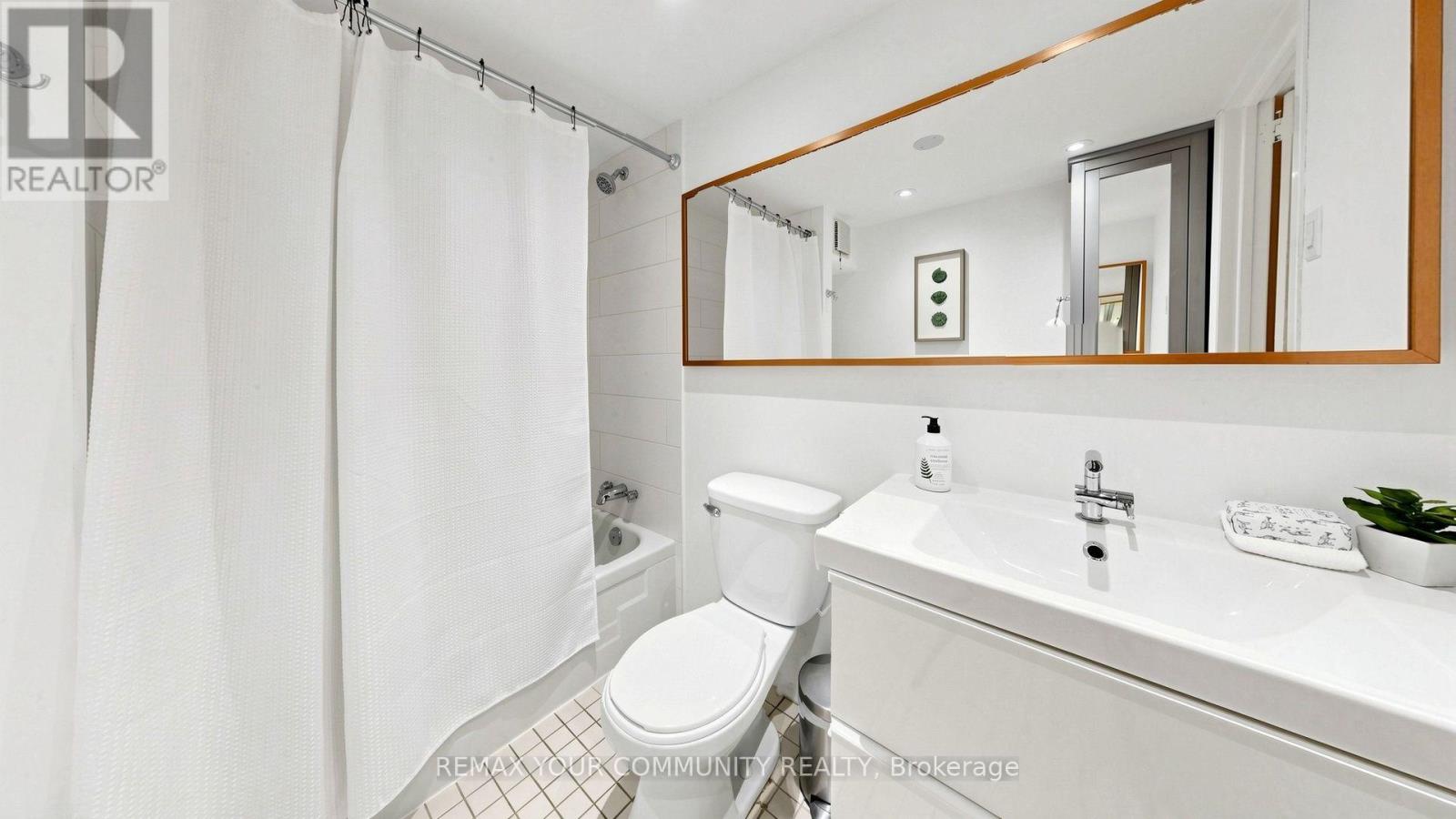 104 WELLS STREET - Image 41