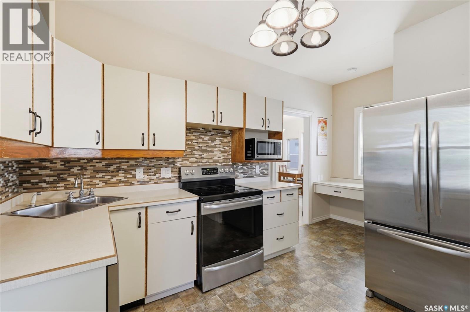 704 Mcpherson AVENUE, Saskatoon — photo 9