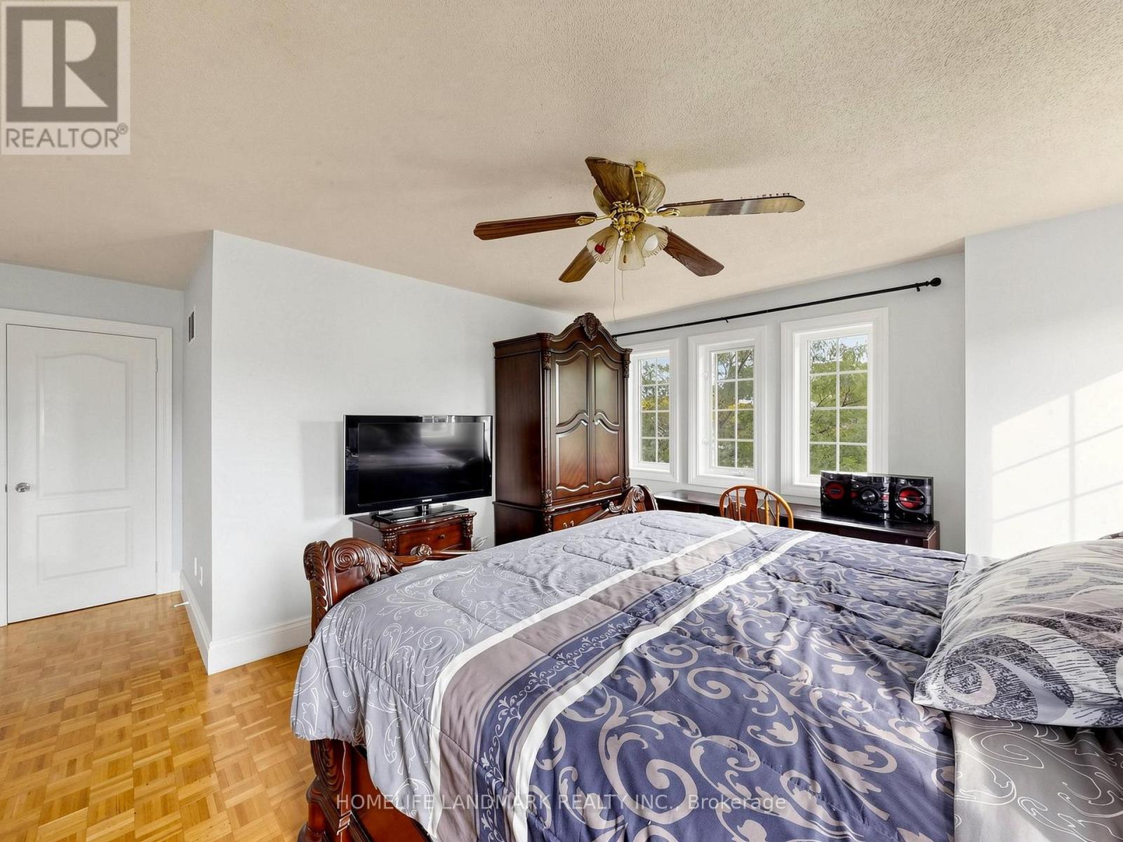 2 CASABEL DRIVE - 21