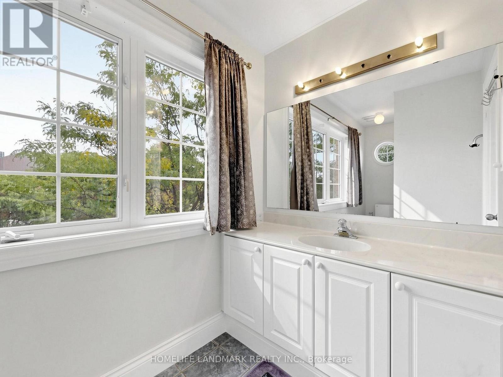 2 CASABEL DRIVE - 27