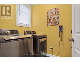 Living room - 413 Brigatine Avenue, Ottawa, ON K2S0P7 Photo 6