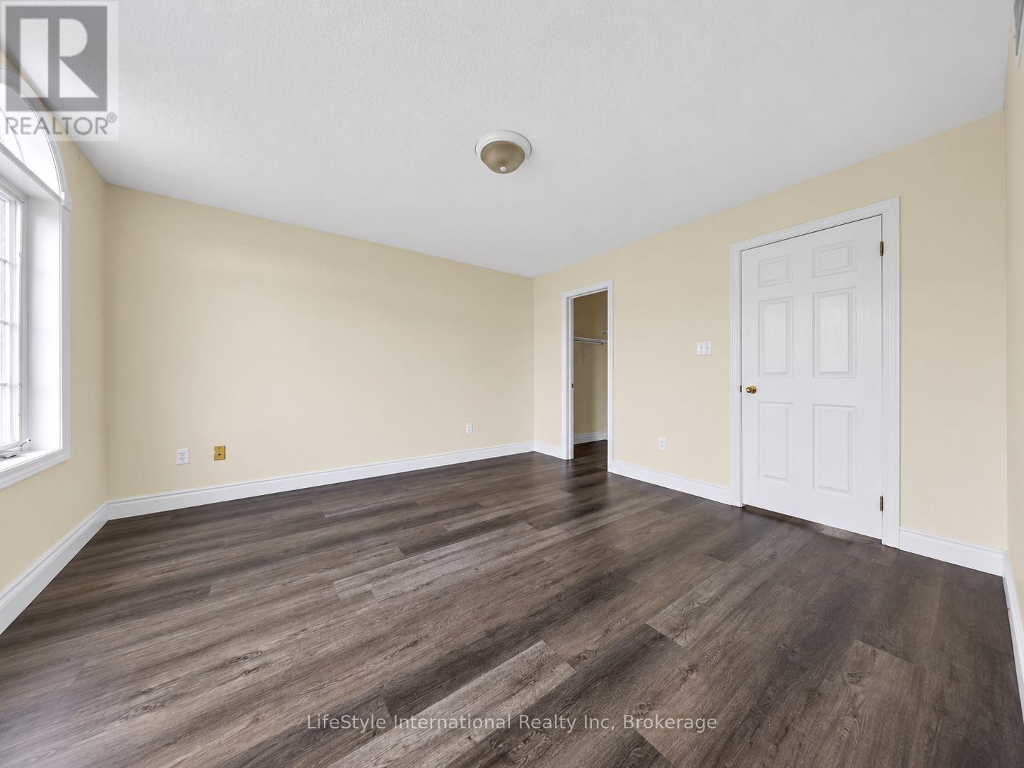 529 VICTORIA ROAD N - 17